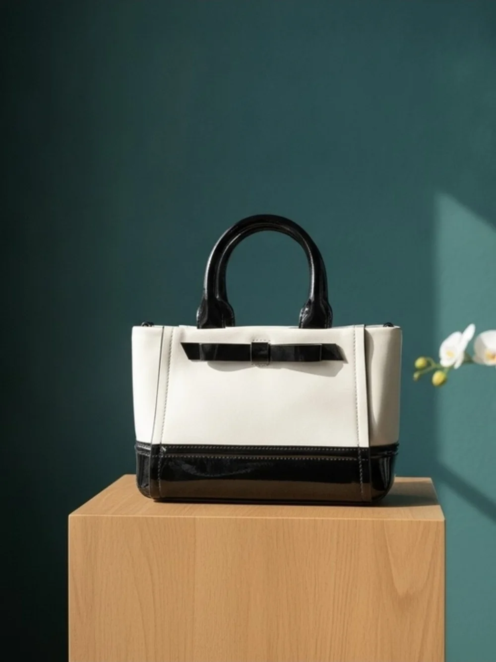Classic Kate Spade 2-Tone White and Black Bow Tote Circa 2013